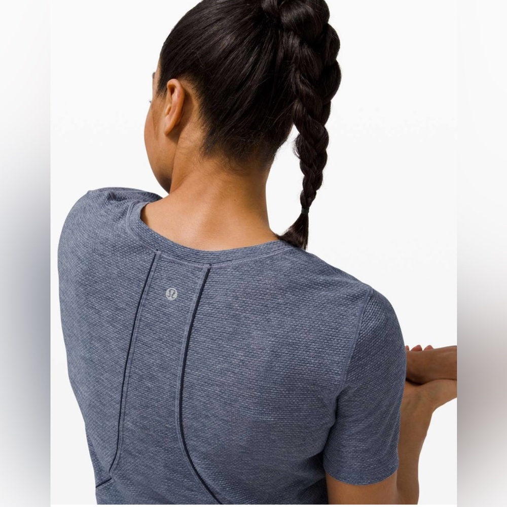 Lululemon Long Distance Short Sleeve
Heathered True Navy Size 4